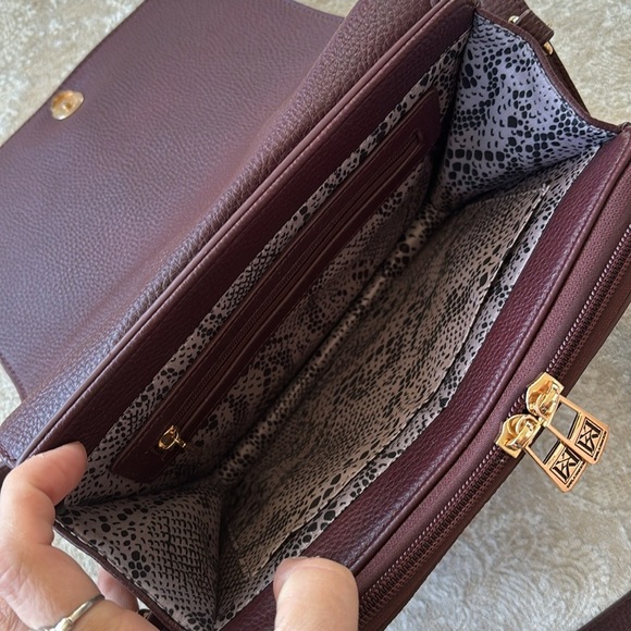 Brand New Karla Hanson Madison Organizer Crossbody Bag RFID Blocking Plum Purse - Picture 7 of 15